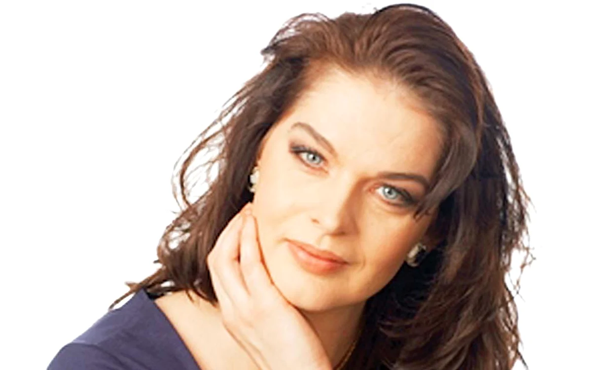 
    Manuela Hărăbor  