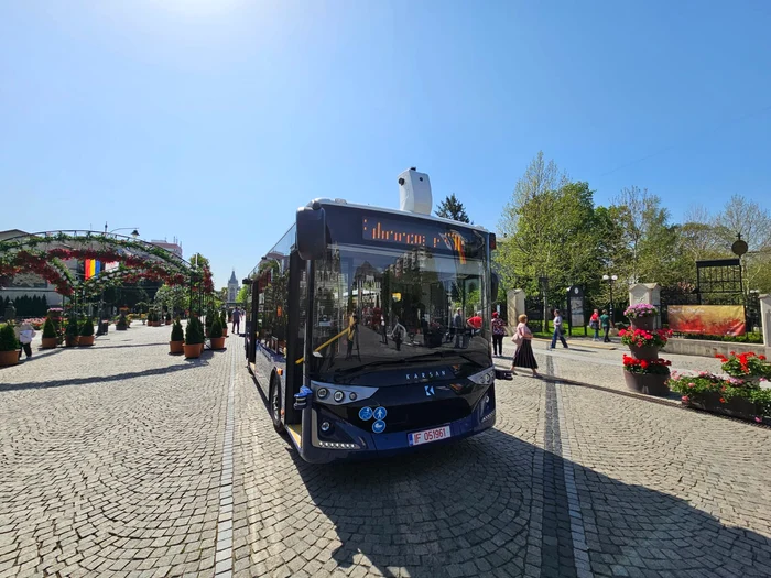 Un autobuz fără șofer, interzis de lege, surprins când se plimbă în Iași FOTO: Ziarul de Iași
