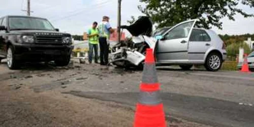 Accidentele de pe „drumul morţii“ se lasă cu maşini distruse şi victime umane din cauza vitezei mari cu care se circulă