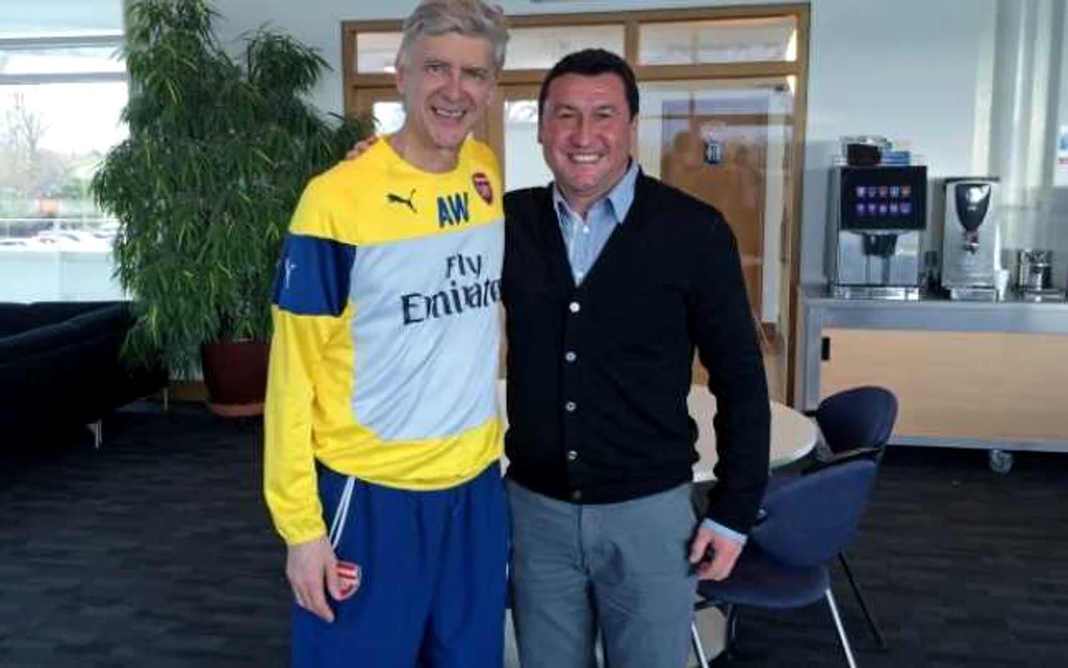 Viorel Moldovan, alături de Arsene Wenger
