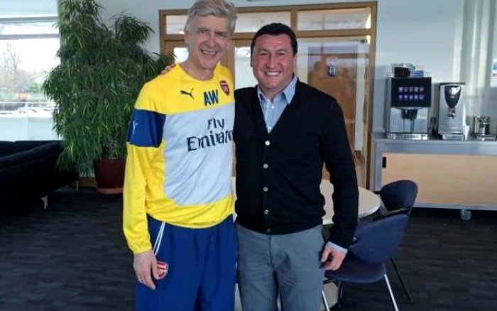 Viorel Moldovan, alături de Arsene Wenger