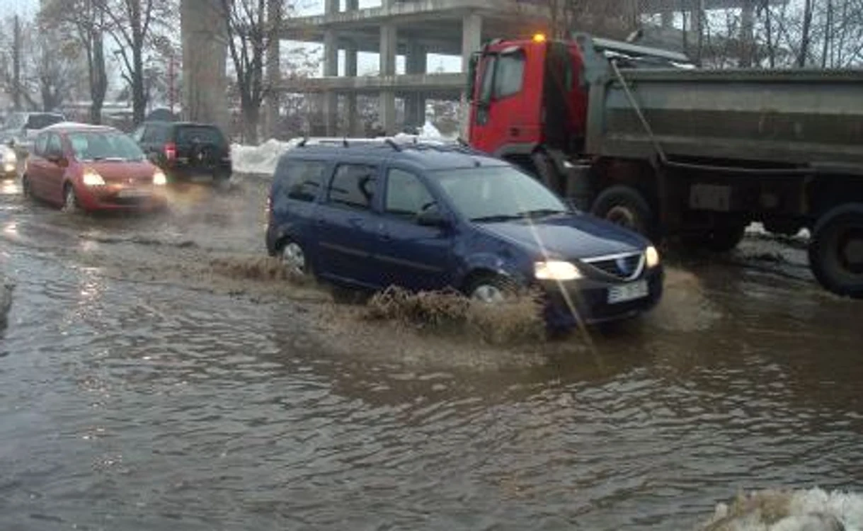 
    După ploaie, Bucureştiul seamănă cu Veneţia  