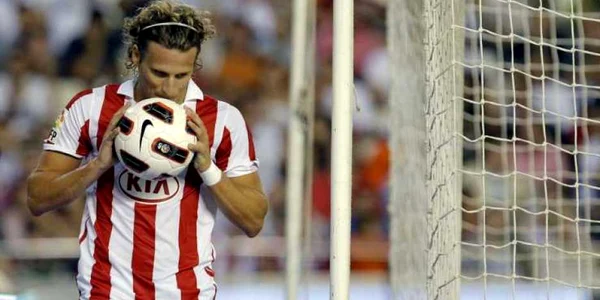 Diego Forlan, cel mai bun atacant al lui Atletico Madrid