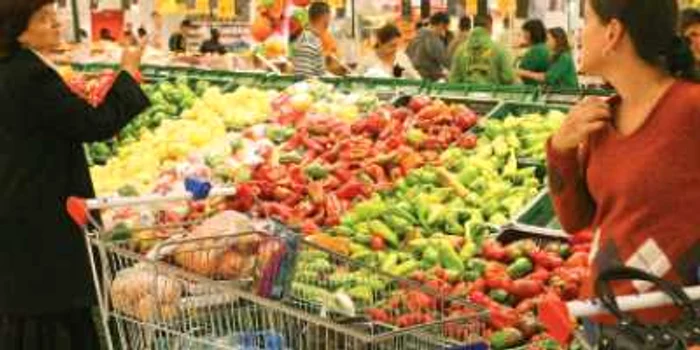 Viaţa s-a scumpit cu 3% în şase luni