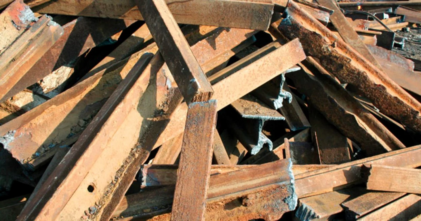 Şinele de cale ferată trebuiau folosite pentru construcţia unui pod