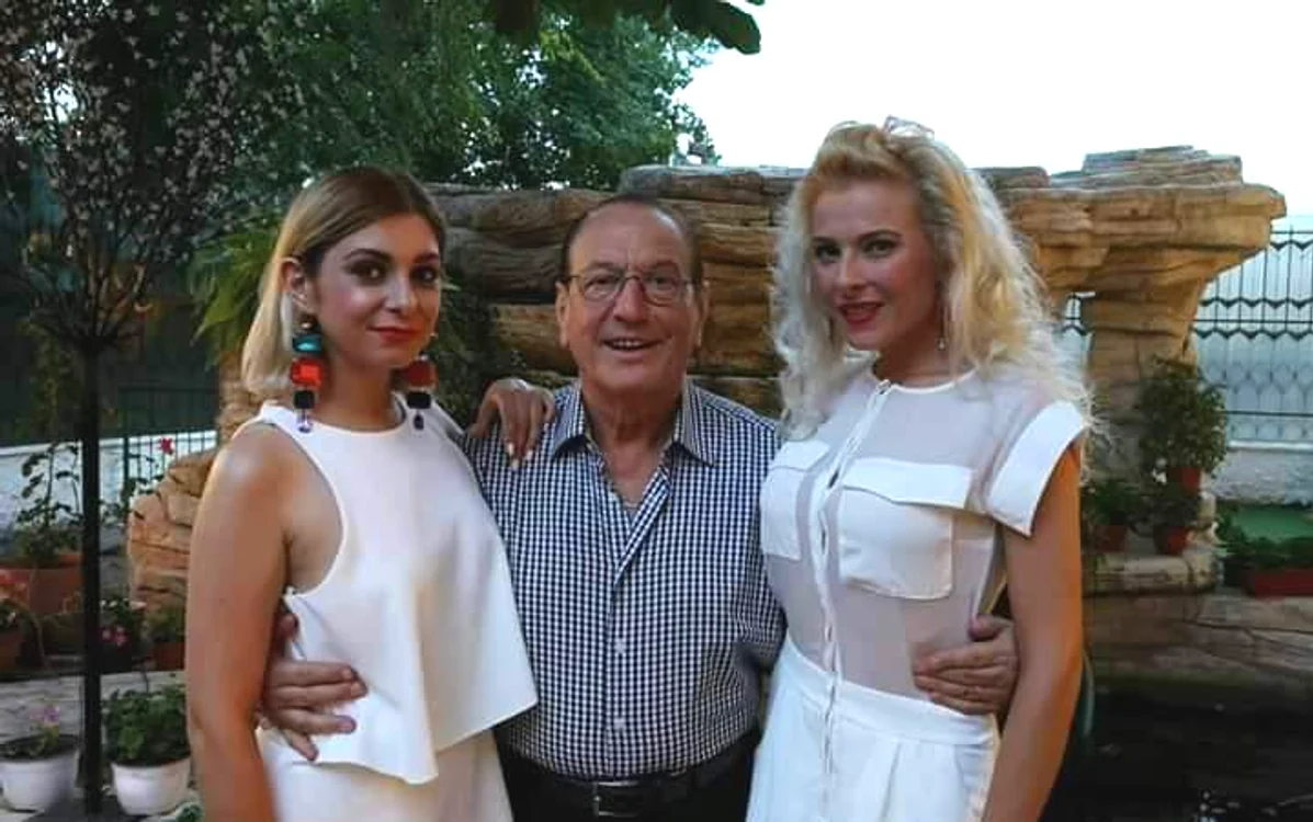 Cele două soliste sexy au revitalizat trupa lui Petre Geambaşu