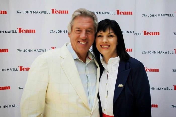 Daniela Nica alături de John Maxwell FOTO: Arhivă Personală Daniela Nica