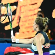 Serena Williams  si Simona Halep în 2021 FOTO EPA-EFE