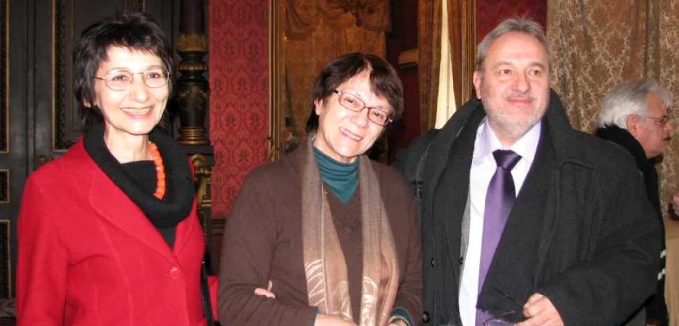 Micaela Ghiţescu (centru), alături de Marta Petreu şi Mircea Mihăieş   FOTO fototeka.wordpress.com