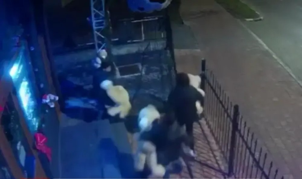 Apel neobișnuit la 112 în Suceava. Un proprietar de magazin a reclamat că i s-au furat 11 ursuleți