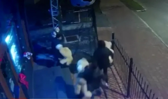 Hoții au furat 11 ursuleți de pluș din afara magazinului FOTO captură video ProTv