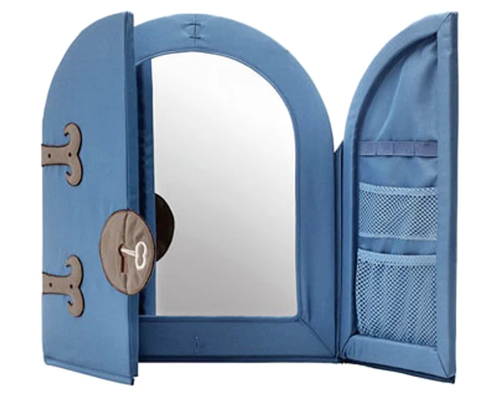 Oglindă cu uşiţe, la IKEA