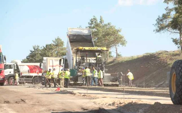 Lucrări de reparaţie pe traseul Sărăteni-Soroca FOTO Adevărul