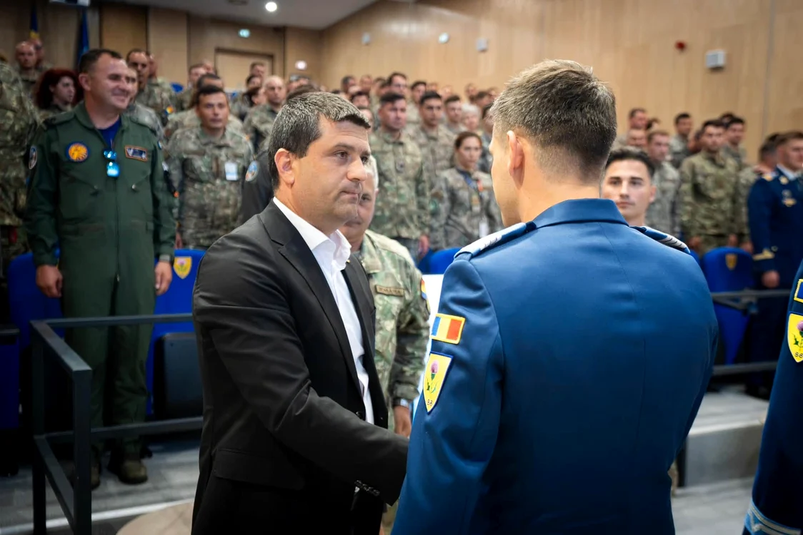 FOTO Facebook / Radu Miruță