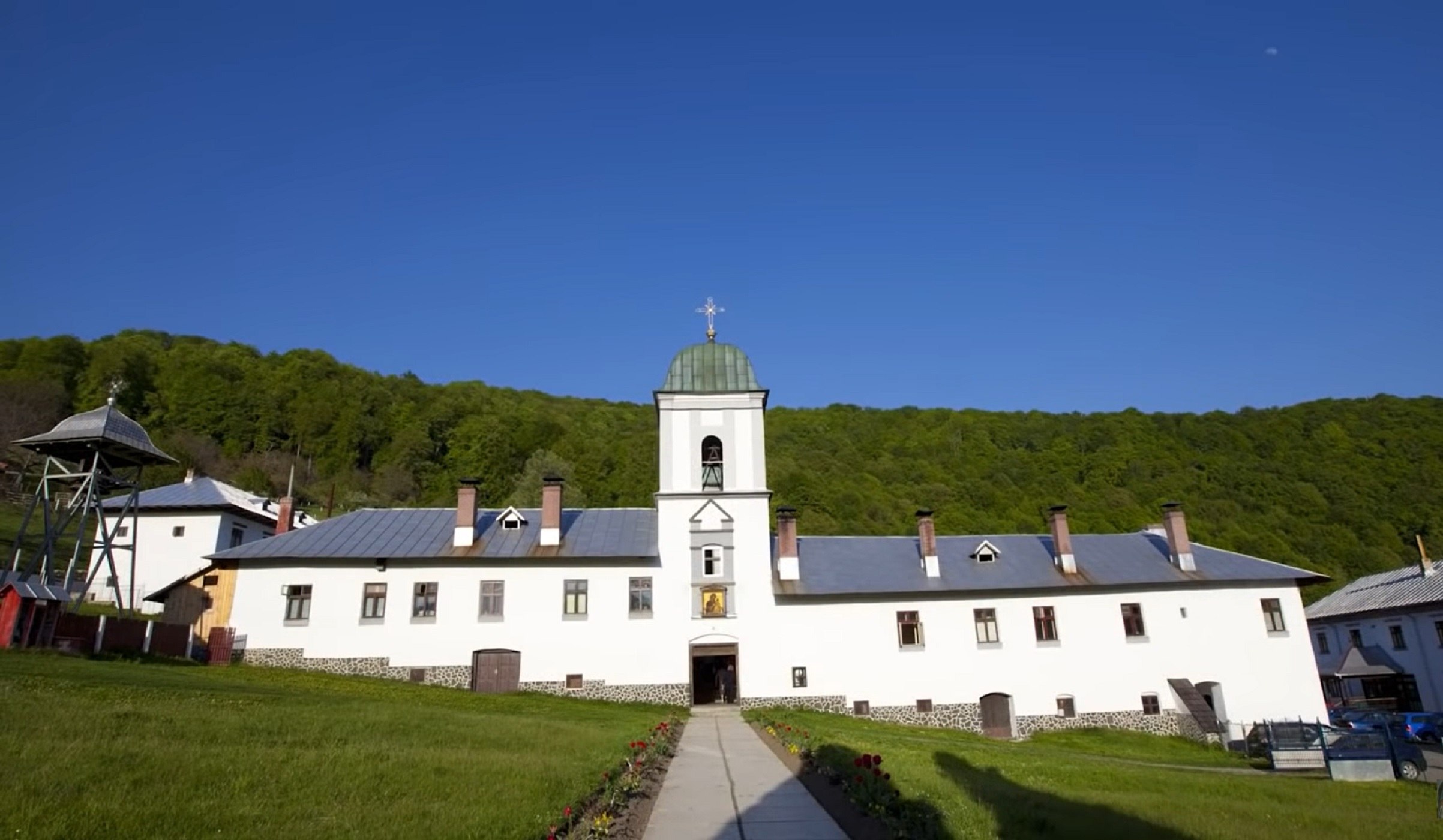 16 ani de închisoare pentru îngrijitorul de la Mănăstirea Frăsinei, unde doi copii au fost agresaţi sexual 16 ani de închisoare pentru îngrijitorul de la Mănăstirea Frăsinei, unde doi copii au fost agresaţi sexual