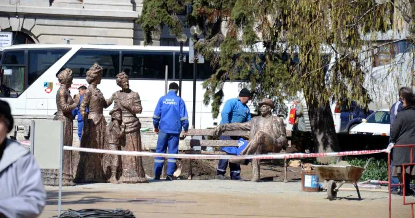 Grupul statuar a fost creat cu ocazia „Anului Caragiale“
