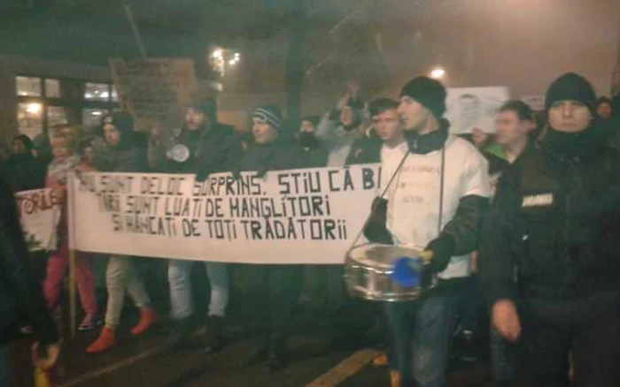 Protestatarii au plecat în marş FOTO Sînziana Ionescu