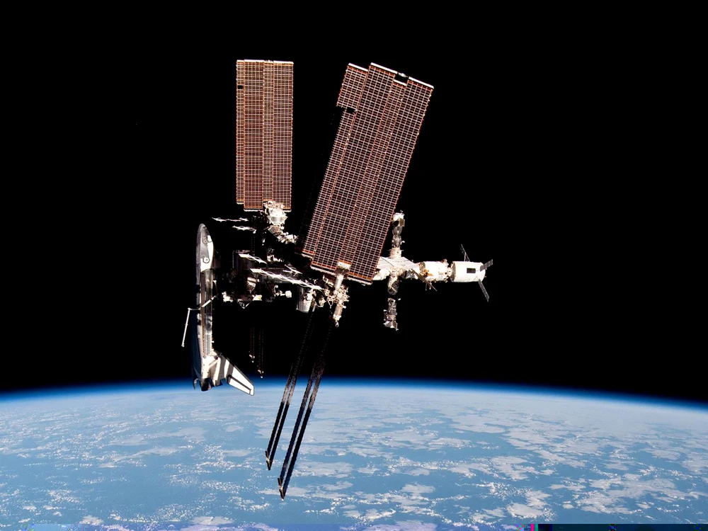Naveta Endeavour, conectată la ISS / Imagini realizate de astronautul italian Paolo Nespolin - sursa: nasa.gov