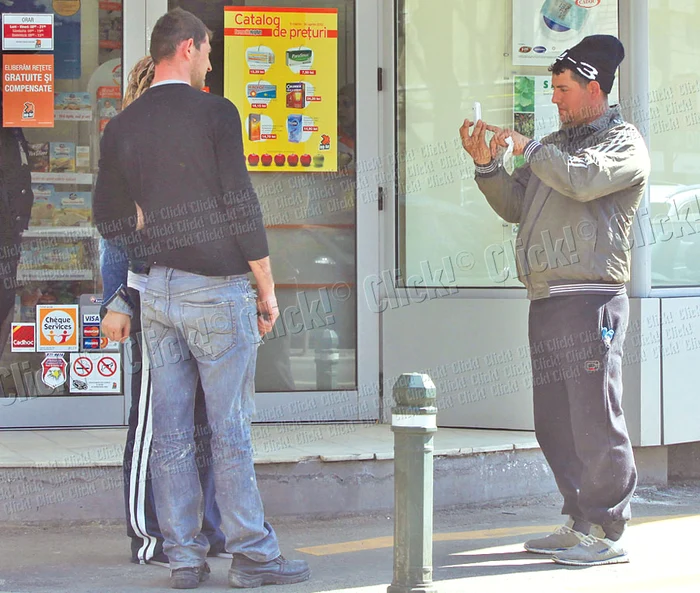 Sexy-impresara  primeşte complimente  pe stradă