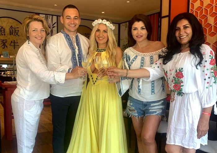 Cu toții au purtat ceva alb, de Sânziene