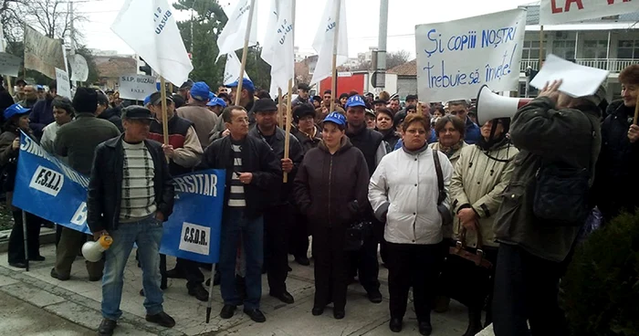 Personalul nedidactic din învăţământ ia în calcul declanşarea unor proteste mai ample FOTO: Adevărul.ro