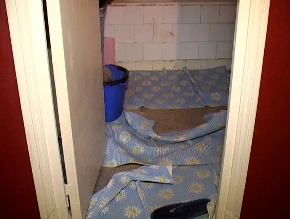 Au fost găsiţi în baie