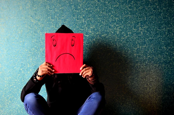 Tristețea poate fi unul dintre simptomele depresiei FOTO: Pixabay