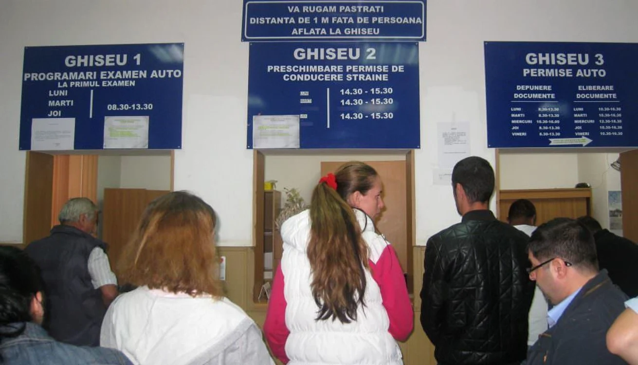 
    Plățile pentru permise și înmatriculări auto nu se mai pot plăti de mâine la ghișee  