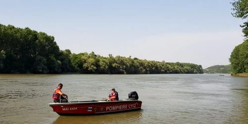 Tanar cautat in Dunare FOTO ISU Dobrogea