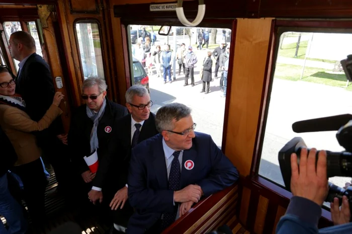 Preşedintele poloney Bronislav Komorowski, la plimbare cu tramvaiul