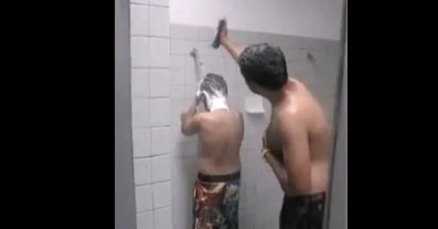 Un student a fost subiectul unei glume făcute de colegi