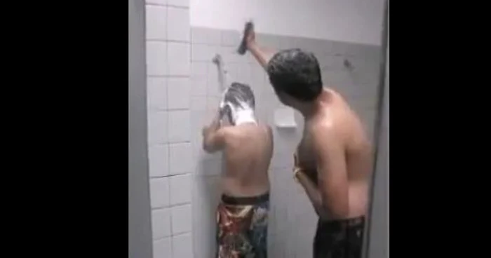 Un student a fost subiectul unei glume făcute de colegi