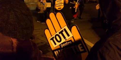 Protest la Constanţa în faţa prefecturii Foto Sînziana Ionescu