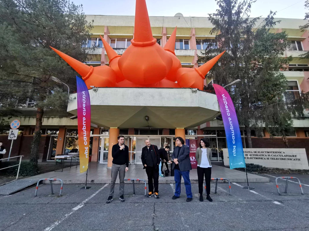 Sculptură gonflabilă la Electro FOTO Ștefan Both