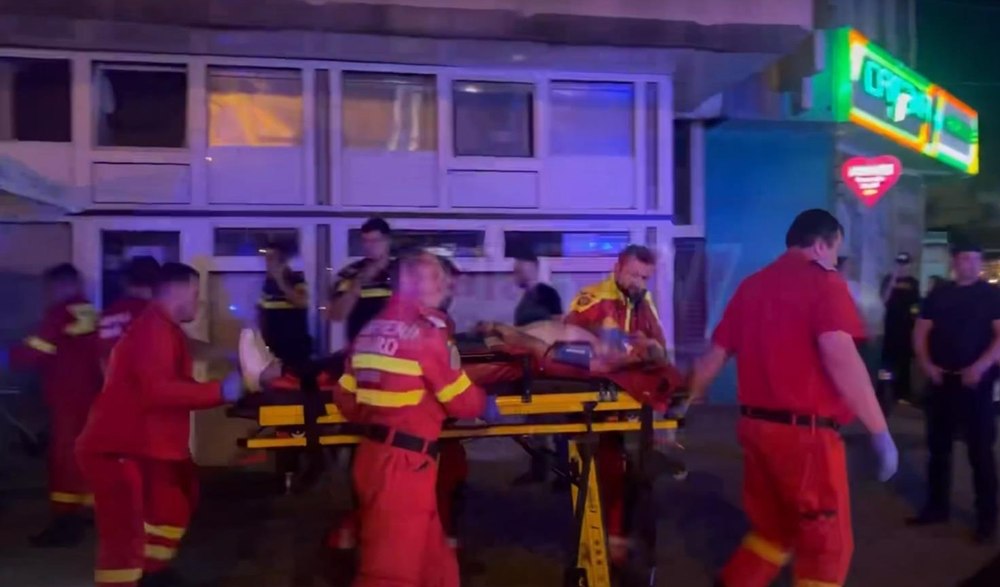 Un bărbat din Baia Mare a fost înjunghiat în plină stradă. Poliţiştii îi caută pe agresori | VIDEO