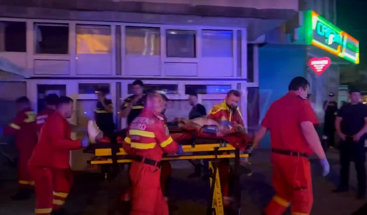 Bărbatul înjunghiat a fost transportat la spital. Sursă foto: captură video