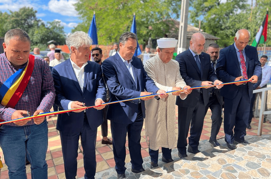 Musulmanii au o nouă geamie în Dobrogea. Muftiul Murat Iusuf și un înalt oficial din Palestina, la inaugurare