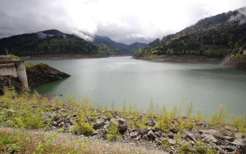 lacul gura apelor retezat foto daniel guta adevarul