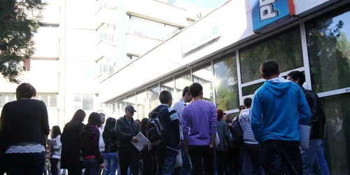 Studenţi din toată Moldova au venit astăzi la Iaşi pentru a-şi găsi loc în cămin