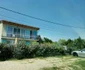Este vopsită în albastru, culoarea mării 