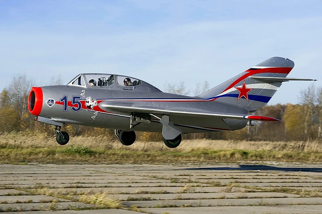 La 27 martie 1968, Gagarin s-a prăbușit în timpul unui zbor de antrenament, el pilotând un avion MIG-15 identic cu cel din imagine