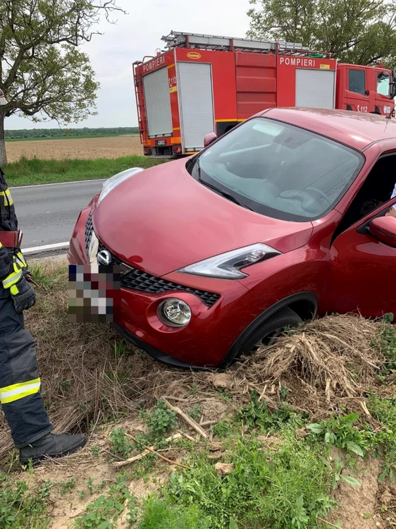Şase persoane au fost rănite într-un accident rutier produs, sâmbătă, la Nucet. FOTO: ISU Dâmboviţa