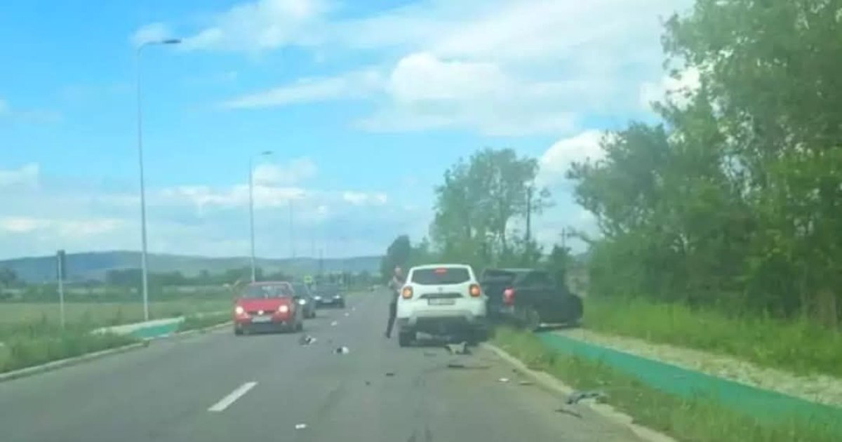 Fiul de 2 ani al lui Ionel Ganea, în stare gravă. Fostul fotbalist a intrat într-o maşină oprită pe carosabil. Copilul ar fi fost pe scaunul din faţă, neasigurat