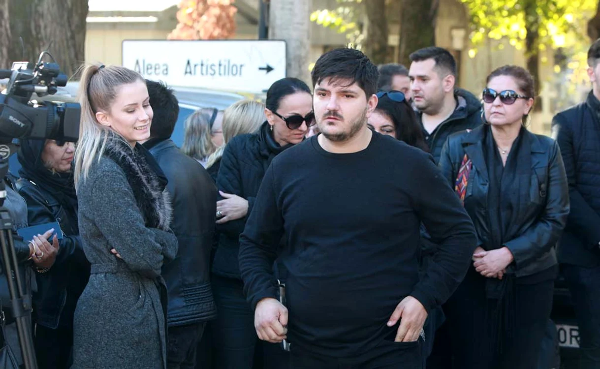 
    Edy Iorga, fiul cel mare al lui Leo Iorga, fostul solist al trupei Compact, care s-a stins din viaţă pe 2 noiembrie, face dezvăluiri emoţionante  