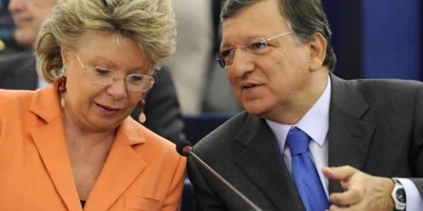 Viviane Reding si Jose Barroso in plen la Strasbourg