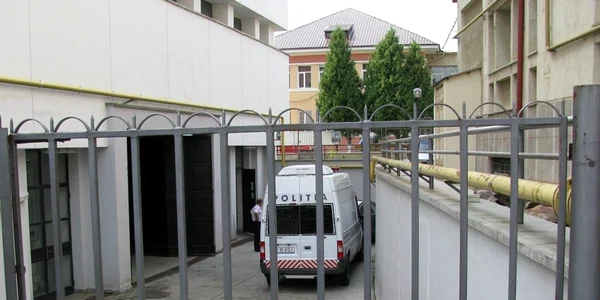 Băcăuanul va trebui să le explice anchetatorilor ce avea în plic