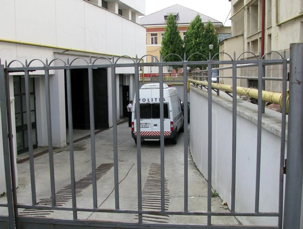 Băcăuanul va trebui să le explice anchetatorilor ce avea în plic