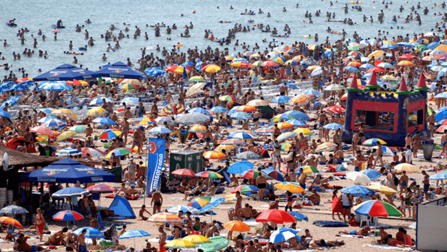 Cifrele verii. Mai puțini români pe litoral, interes mare pentru all inclusive. „Ne-am dori să ajungem la 10 milioane de turiști străini”