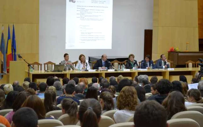 Vizita reprezentaţilor Guvernului a stârnit interes. FOTO: Vali Silaghi