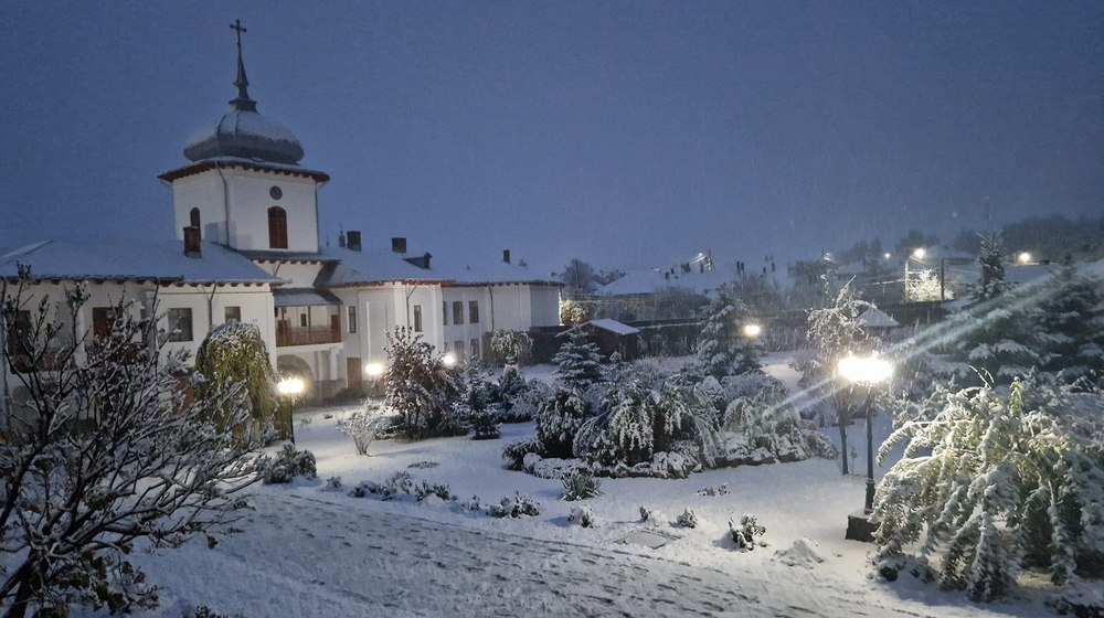 Răvaşul misterios de la biserica din Văratec. În cimitirul acesteia este un singur mormânt, cel al Veronicăi Micle FOTO